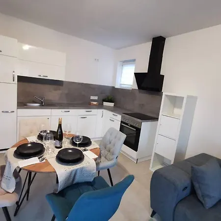 Loot: Moderne Wohnung / Zentral Kitzingen Exterior photo