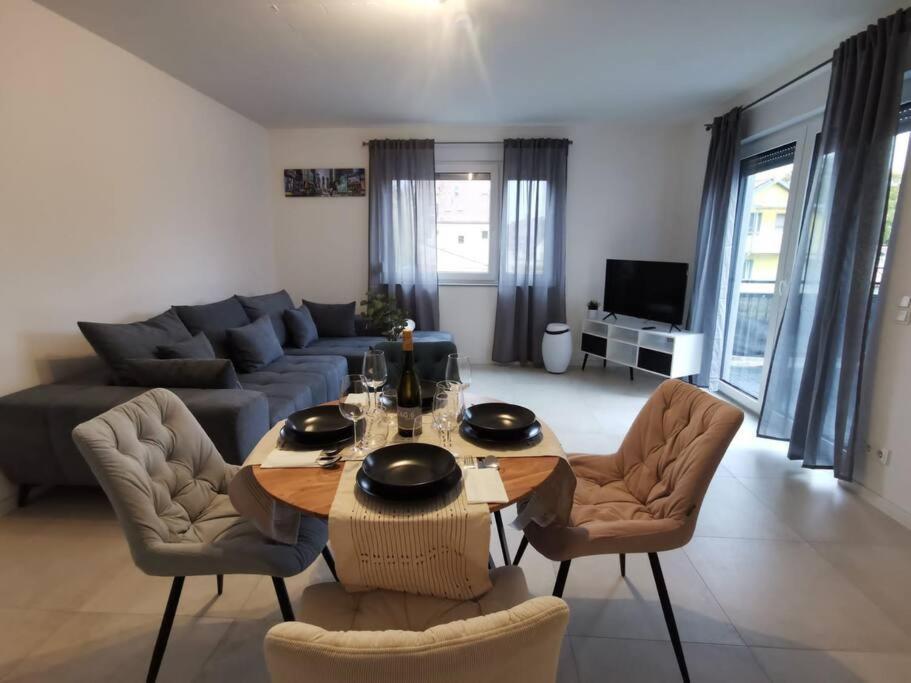 Loot: Moderne / Zentral Apartment *